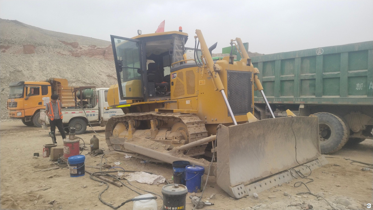 XCMG D170 used small bulldozer dozer hydraulic price - Bulldozer: picture 3 XCMG D170 used small bulldozer dozer hydraulic price - Bulldozer: picture 3