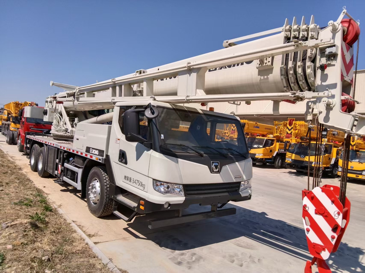 XCMG Official Construction Mini Mobile Crane QY30_TW 30 ton Used Small Hydraulic Crane Price - Mobile crane: picture 3 XCMG Official Construction Mini Mobile Crane QY30_TW 30 ton Used Small Hydraulic Crane Price - Mobile crane: picture 3