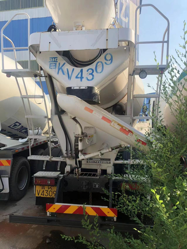 XCMG Official G12V China 12 Cubic Used Concrete Mixer Truck with Good Price - Concrete mixer truck: picture 5 XCMG Official G12V China 12 Cubic Used Concrete Mixer Truck with Good Price - Concrete mixer truck: picture 5