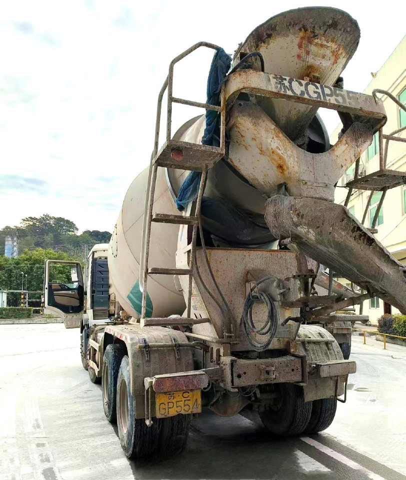XCMG Official Used Concrete Mixer Truck HOWO G4802D 12m³ Cement Mixer Truck Price - Concrete mixer truck: picture 4 XCMG Official Used Concrete Mixer Truck HOWO G4802D 12m³ Cement Mixer Truck Price - Concrete mixer truck: picture 4