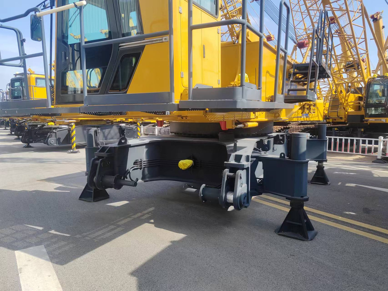 XCMG Official Used Mobile Crawler Crane XGC130-I 130 Ton Hydraulic Diesel Crane Hot Sale - Crawler crane: picture 3 XCMG Official Used Mobile Crawler Crane XGC130-I 130 Ton Hydraulic Diesel Crane Hot Sale - Crawler crane: picture 3