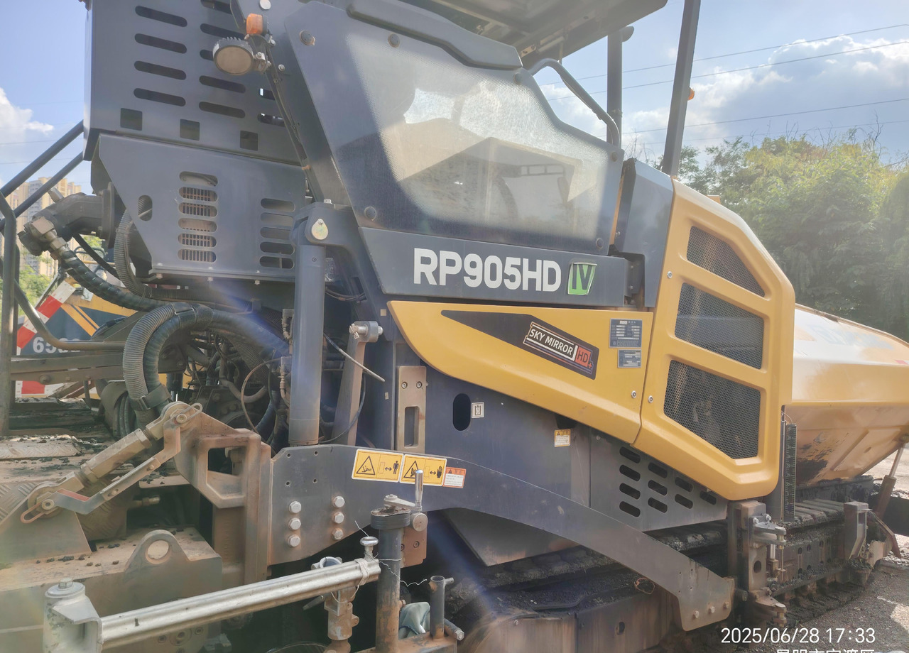 XCMG RP905HDIV used hydraulic mobile asphalt paver - Asphalt paver: picture 3 XCMG RP905HDIV used hydraulic mobile asphalt paver - Asphalt paver: picture 3