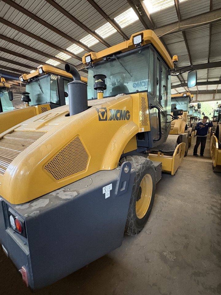 XCMG Used XS83 8 ton small single drum compactor road roller with diesel engine - Road roller: picture 5 XCMG Used XS83 8 ton small single drum compactor road roller with diesel engine - Road roller: picture 5