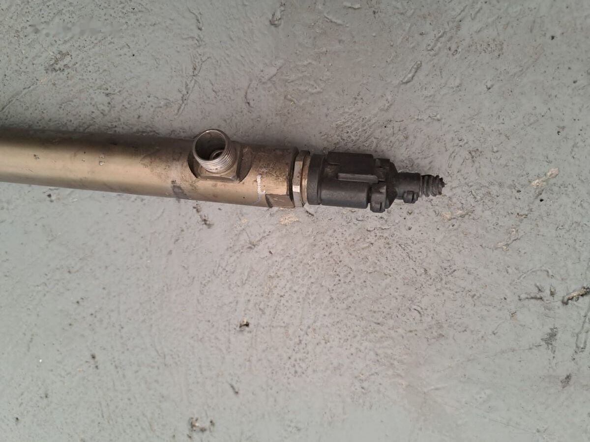 Commonrail pressure pipe Mercedes-Benz ACTROS MP4 A4710780245 Mercedes-Benz ACTROS MP4 truck - Fuel processing/ Fuel delivery for Truck: picture 3 Commonrail pressure pipe Mercedes-Benz ACTROS MP4 A4710780245 Mercedes-Benz ACTROS MP4 truck - Fuel processing/ Fuel delivery for Truck: picture 3