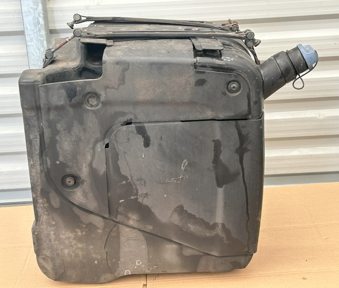 DAF ADBLUE FLUID TANK 90L XF 106 480 - AdBlue tank: picture 1 DAF ADBLUE FLUID TANK 90L XF 106 480 - AdBlue tank: picture 1