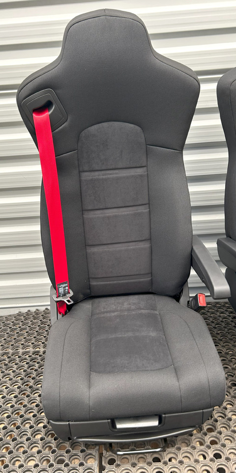 IVECO NEW SEAT IVECO S-WAY - Seat: picture 1 IVECO NEW SEAT IVECO S-WAY - Seat: picture 1