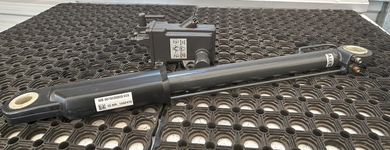 MERCEDES ATEGO CABIN LIFTING ACTUATOR + PUMP - Cab suspension: picture 1 MERCEDES ATEGO CABIN LIFTING ACTUATOR + PUMP - Cab suspension: picture 1