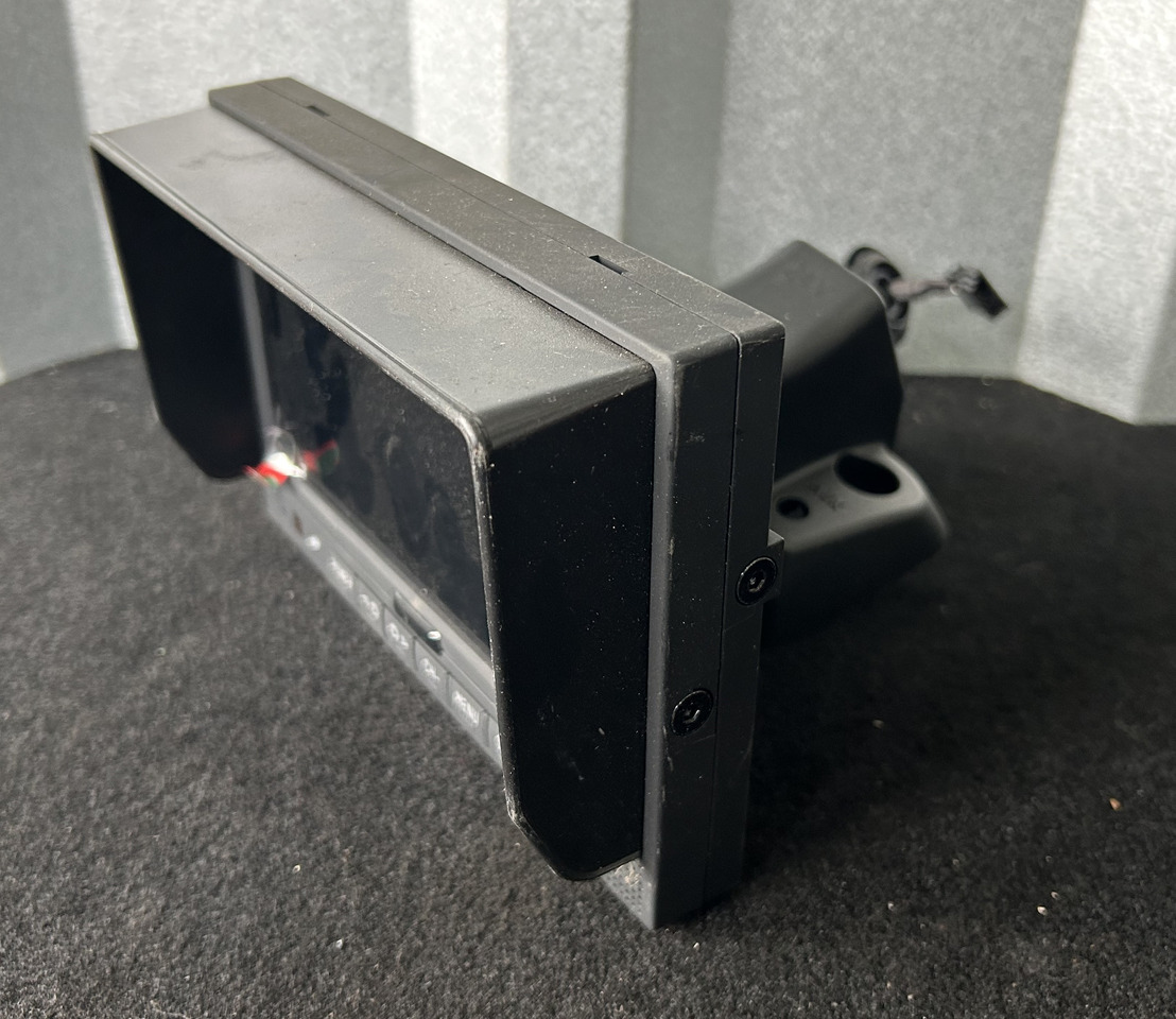 MERCEDES-BENZ 7" LCD REAR VIEW CAMERA MONITOR with mounting bracket - Cab and interior: picture 5 MERCEDES-BENZ 7" LCD REAR VIEW CAMERA MONITOR with mounting bracket - Cab and interior: picture 5