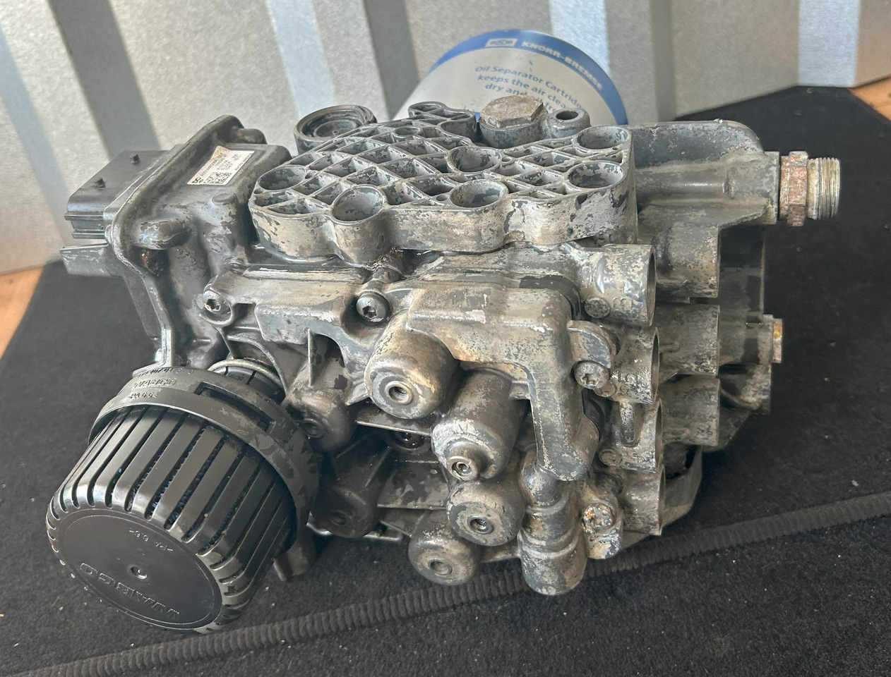 Brake parts for Truck MERCEDES-BENZ ACTROS MP4 EAPU AIR DRYER: picture 7 Brake parts for Truck MERCEDES-BENZ ACTROS MP4 EAPU AIR DRYER: picture 7