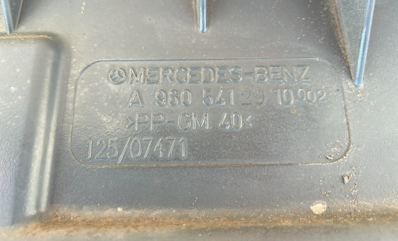 Battery for Truck Mercedes AROCS MP4 BATTERY BOX WITH CYLINDERS: picture 6