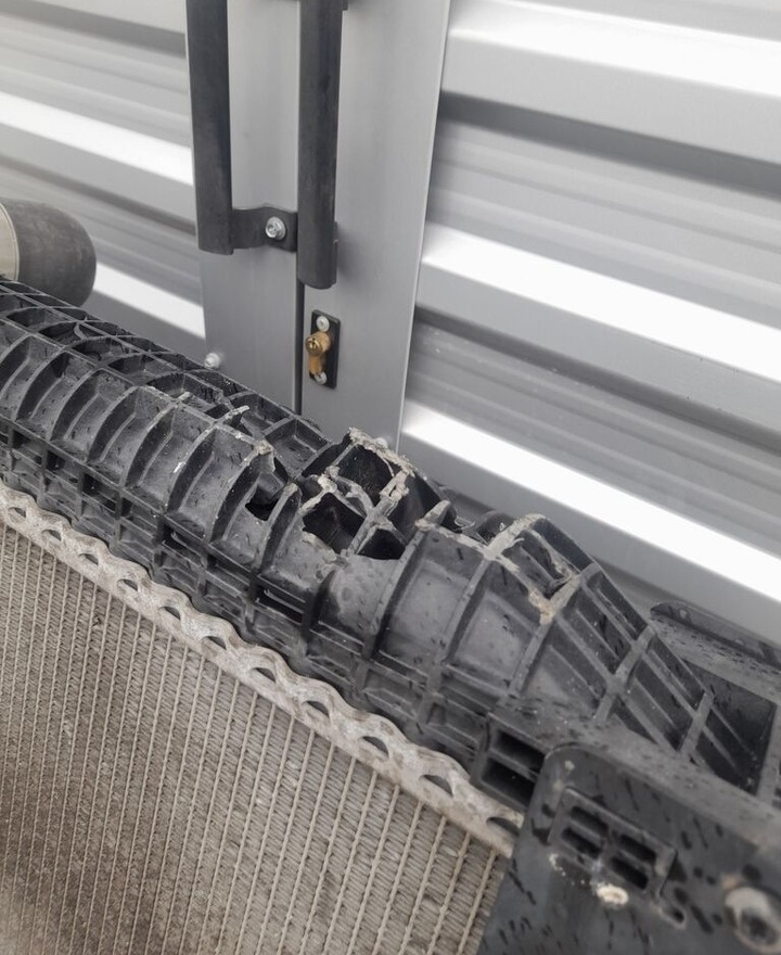 Mercedes-Benz ACTROS MP4 A9605000801 Mercedes-Benz truck - Radiator for Truck: picture 4 Mercedes-Benz ACTROS MP4 A9605000801 Mercedes-Benz truck - Radiator for Truck: picture 4