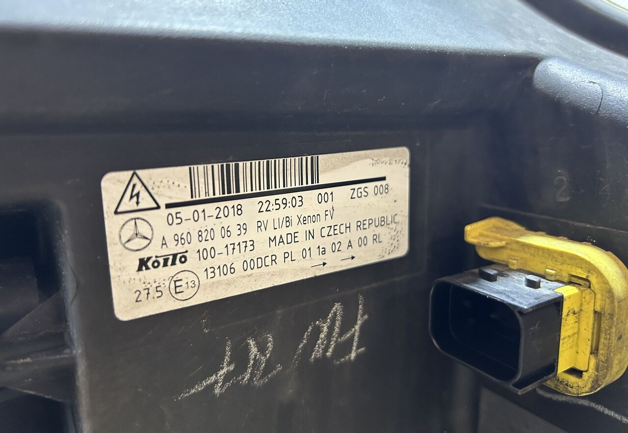 Mercedes-Benz ACTROS MP4 A9608200639 Mercedes-Benz ACTROS MP4 - Headlight for Truck: picture 2 Mercedes-Benz ACTROS MP4 A9608200639 Mercedes-Benz ACTROS MP4 - Headlight for Truck: picture 2