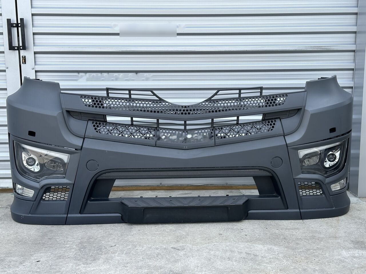 Mercedes-Benz ACTROS MP4 MP5 A9618203159 A9618203059 Mercedes-Benz A 9608801690 A9618203159 A9618203059 - Bumper for Truck: picture 1 Mercedes-Benz ACTROS MP4 MP5 A9618203159 A9618203059 Mercedes-Benz A 9608801690 A9618203159 A9618203059 - Bumper for Truck: picture 1