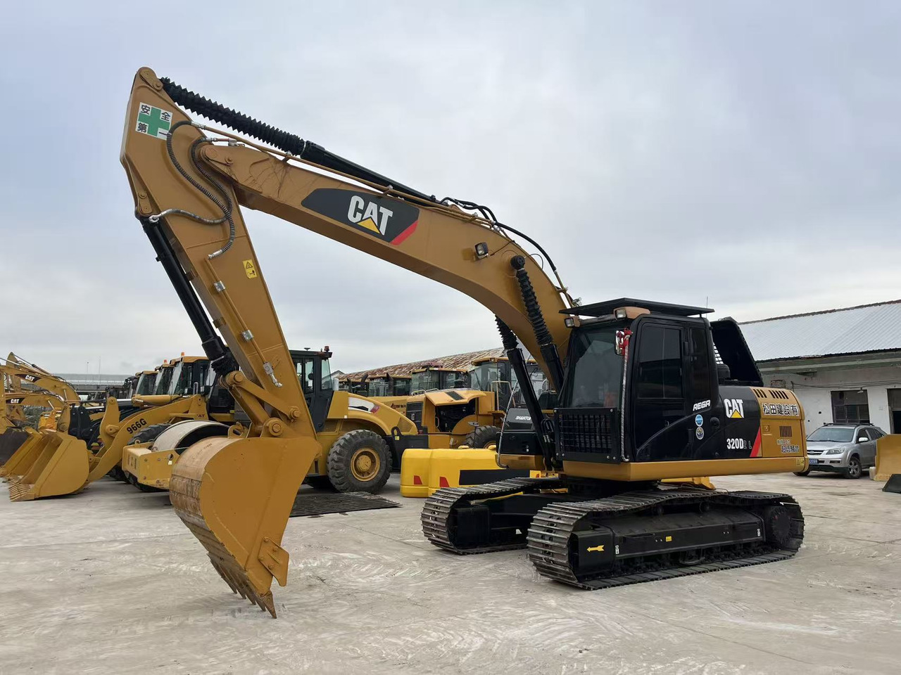 CATERPILLAR 20Ton CAT Excavator Used for Road Construction 320D2 Crawler Excavator - Crawler excavator: picture 1 CATERPILLAR 20Ton CAT Excavator Used for Road Construction 320D2 Crawler Excavator - Crawler excavator: picture 1