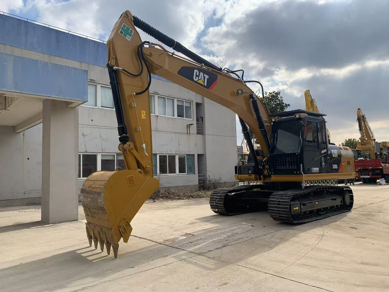 CATERPILLAR 20Ton Medium Used Excavator CAT 320D2L with Best Price C6.4 Engine - Crawler excavator: picture 3 CATERPILLAR 20Ton Medium Used Excavator CAT 320D2L with Best Price C6.4 Engine - Crawler excavator: picture 3