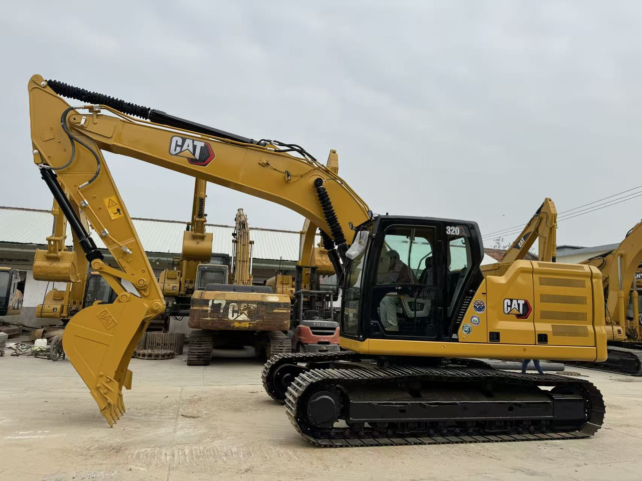 CATERPILLAR CAT 320 Excavator for Global Export - New/Used 20Ton Units Fast Delivery & After-Sales - Crawler excavator: picture 2 CATERPILLAR CAT 320 Excavator for Global Export - New/Used 20Ton Units Fast Delivery & After-Sales - Crawler excavator: picture 2