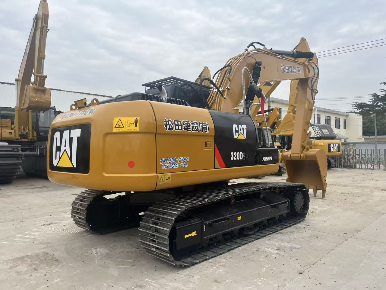 CATERPILLAR CAT 320D2L Crawler Excavator for Sale in Stock Shanghai, China - Crawler excavator: picture 1 CATERPILLAR CAT 320D2L Crawler Excavator for Sale in Stock Shanghai, China - Crawler excavator: picture 1