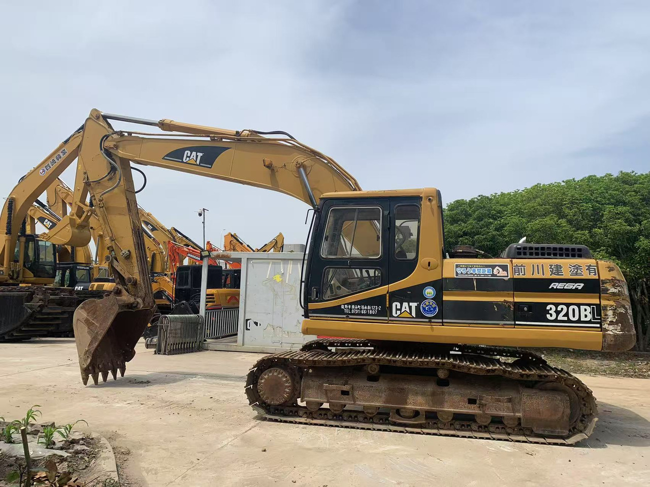 CATERPILLAR Used Excavator 320B, 320BL Japan Origin Construction Machine - Crawler excavator: picture 3 CATERPILLAR Used Excavator 320B, 320BL Japan Origin Construction Machine - Crawler excavator: picture 3