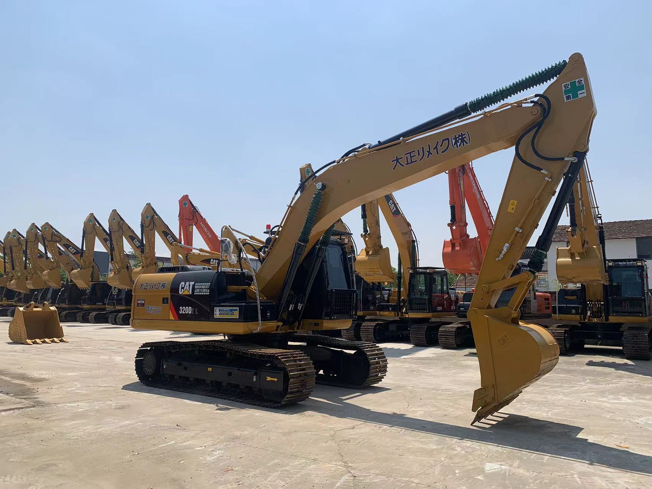Caterpillar Chain Excavator 320D, 320D2 Made in Japan - Crawler excavator: picture 3 Caterpillar Chain Excavator 320D, 320D2 Made in Japan - Crawler excavator: picture 3