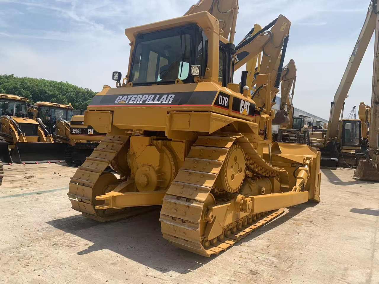 Caterpillar Tracked Tractor CAT D6R, D7R, D8R with Triangle Track - Bulldozer: picture 4 Caterpillar Tracked Tractor CAT D6R, D7R, D8R with Triangle Track - Bulldozer: picture 4