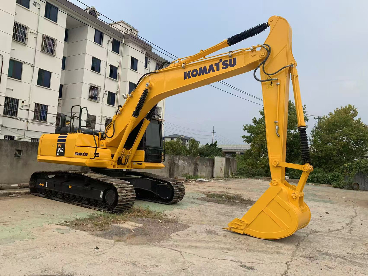 Komatsu Crawler Excavator PC210, PC200 Good Price Japan Excavator - Crawler excavator: picture 2 Komatsu Crawler Excavator PC210, PC200 Good Price Japan Excavator - Crawler excavator: picture 2