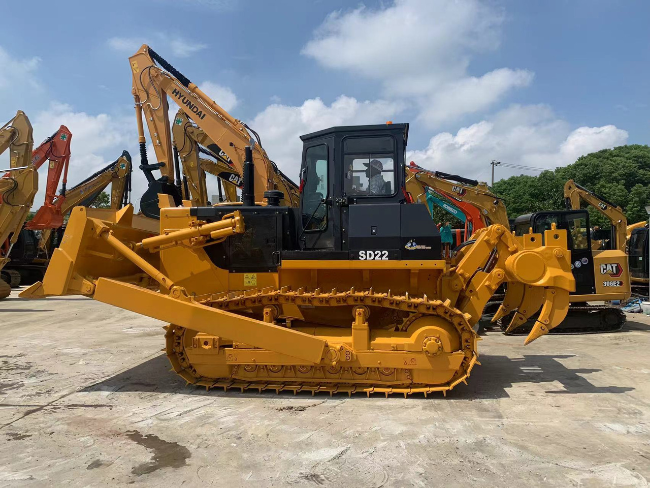 SHANTUI Bulldozer SD22, SD32 Secondhand Tracked Tactor - Bulldozer: picture 2 SHANTUI Bulldozer SD22, SD32 Secondhand Tracked Tactor - Bulldozer: picture 2