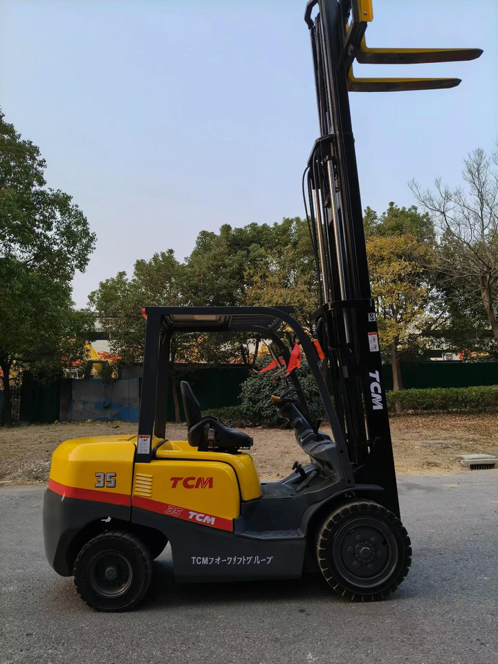 TCM FD35, FD30 Forklift with ISUZU Engine - Diesel forklift: picture 2 TCM FD35, FD30 Forklift with ISUZU Engine - Diesel forklift: picture 2