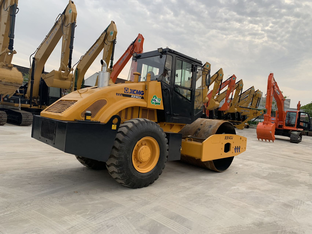 XCMG XS143J Vibratory Road roller Secondhand Condition - Road roller: picture 1 XCMG XS143J Vibratory Road roller Secondhand Condition - Road roller: picture 1