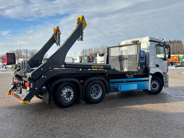 Mercedes-Benz eActros 300 L - Skip loader truck: picture 3 Mercedes-Benz eActros 300 L - Skip loader truck: picture 3