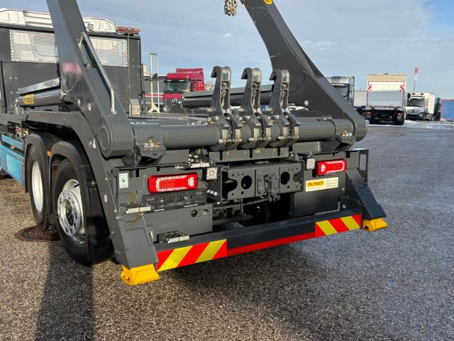 Mercedes-Benz eActros 300 L - Skip loader truck: picture 5 Mercedes-Benz eActros 300 L - Skip loader truck: picture 5