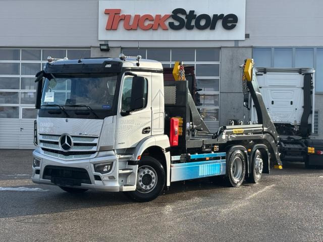 Mercedes-Benz eActros 300 L - Skip loader truck: picture 1 Mercedes-Benz eActros 300 L - Skip loader truck: picture 1