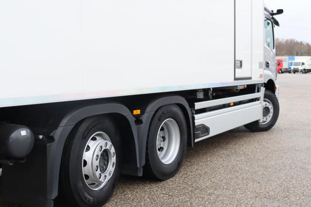 Mercedes-Benz eActros 300 L - Refrigerator truck: picture 5 Mercedes-Benz eActros 300 L - Refrigerator truck: picture 5