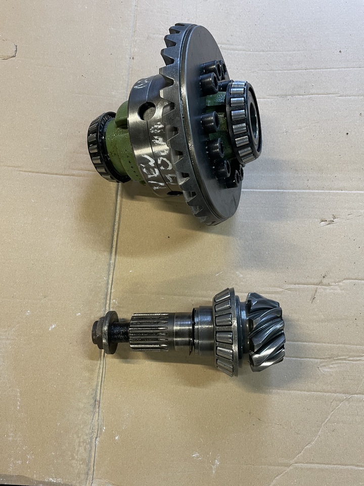 NEW HOLLAND MH PLUS - Differential gear for Wheel excavator: picture 3 NEW HOLLAND MH PLUS - Differential gear for Wheel excavator: picture 3