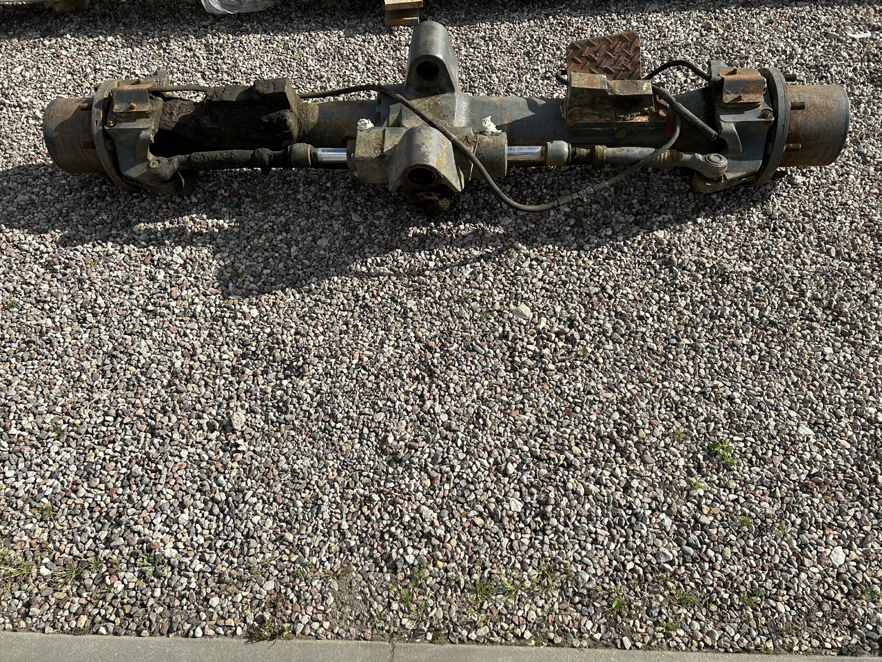 ZF APL-B745 - Front axle for Excavator: picture 1 ZF APL-B745 - Front axle for Excavator: picture 1