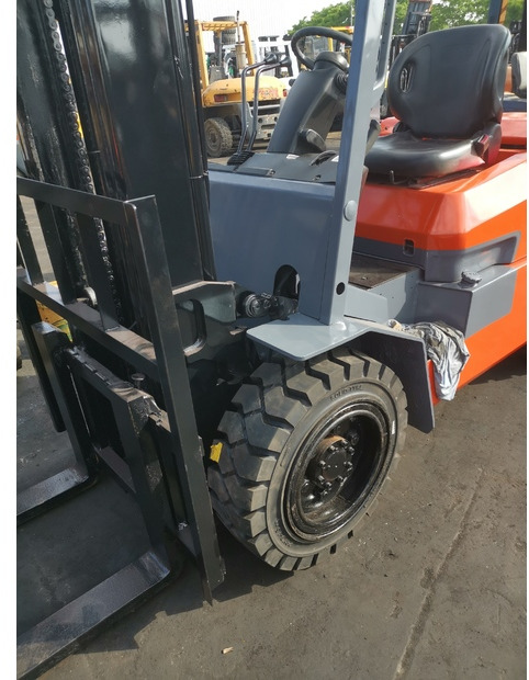 2020 Toyota FDZN30 - Forklift: picture 3 2020 Toyota FDZN30 - Forklift: picture 3