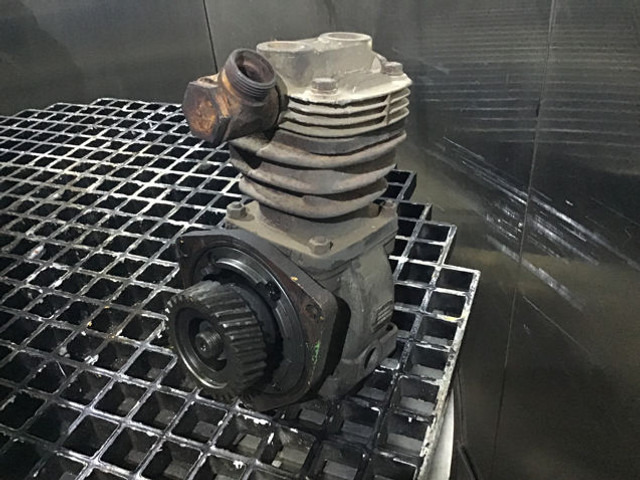 Liebherr Air Compressor - Engine and parts: picture 1 Liebherr Air Compressor - Engine and parts: picture 1