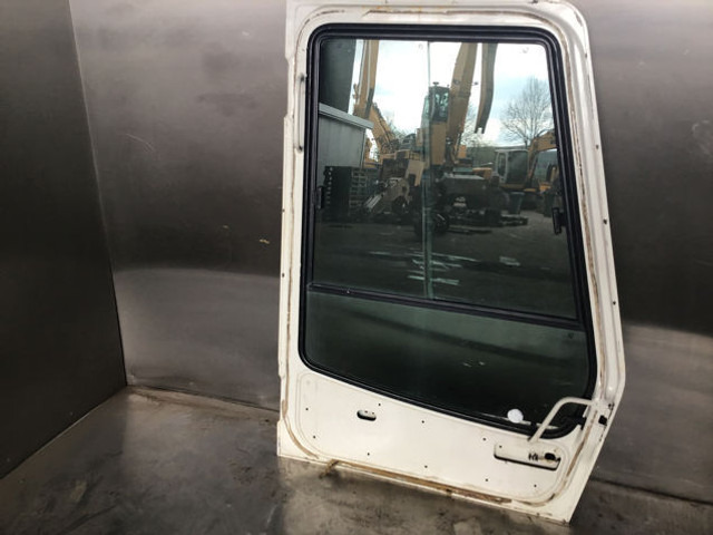 Liebherr Cabin Door - Door and parts: picture 2 Liebherr Cabin Door - Door and parts: picture 2