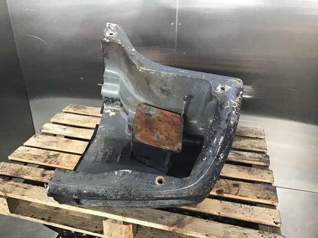 Liebherr Counterweight Right - Counterweight for Agricultural machinery: picture 1 Liebherr Counterweight Right - Counterweight for Agricultural machinery: picture 1