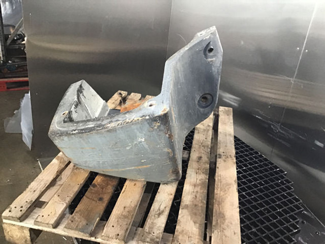 Liebherr Counterweight Right - Counterweight for Agricultural machinery: picture 3 Liebherr Counterweight Right - Counterweight for Agricultural machinery: picture 3