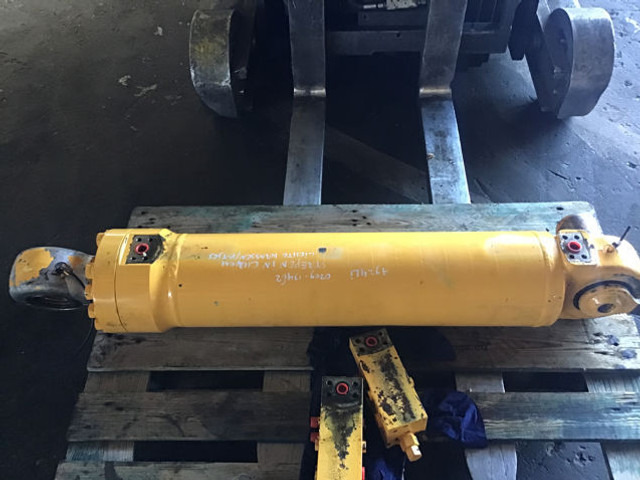 Liebherr Cylinder - Hydraulic cylinder: picture 4 Liebherr Cylinder - Hydraulic cylinder: picture 4