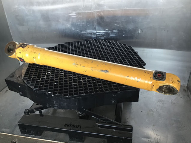 Liebherr Cylinder - Hydraulic cylinder: picture 1 Liebherr Cylinder - Hydraulic cylinder: picture 1