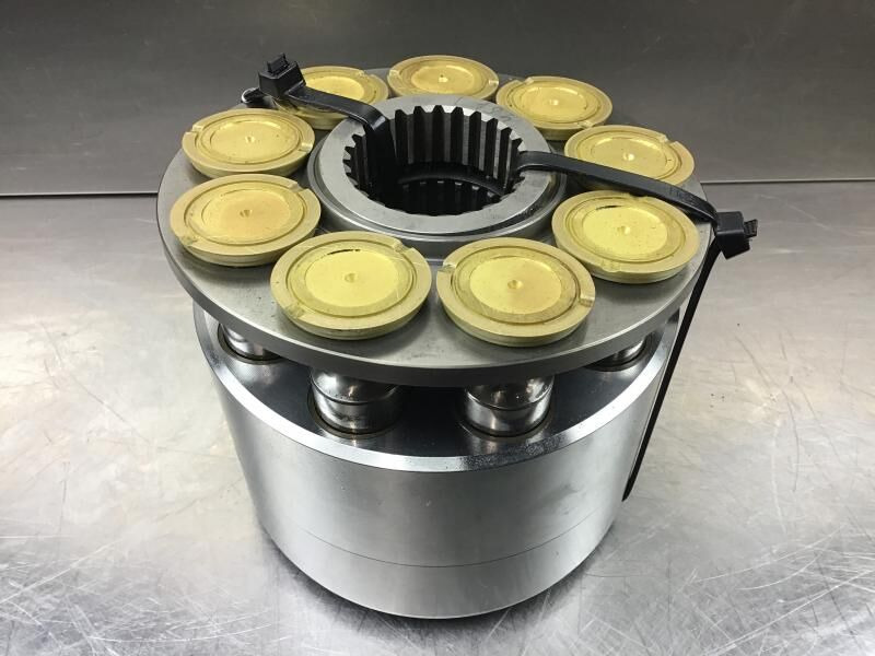 Liebherr Cylinder PLUS pistons - Hydraulic cylinder: picture 1 Liebherr Cylinder PLUS pistons - Hydraulic cylinder: picture 1