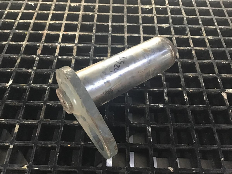 Liebherr Pin 70x185 - Engine and parts: picture 1 Liebherr Pin 70x185 - Engine and parts: picture 1