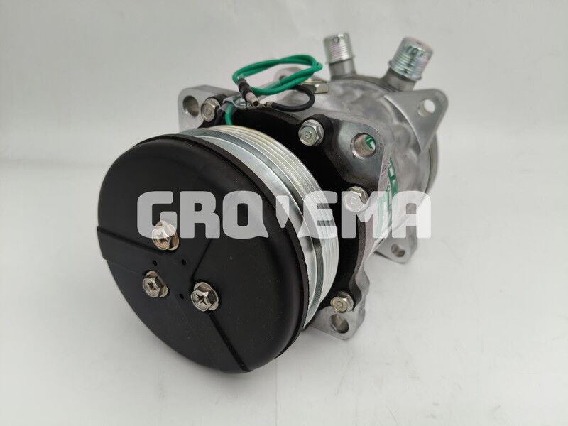 Liebherr R922 / R926 COMP / R926 K-LC / R922 Li - A/C compressor: picture 2 Liebherr R922 / R926 COMP / R926 K-LC / R922 Li - A/C compressor: picture 2