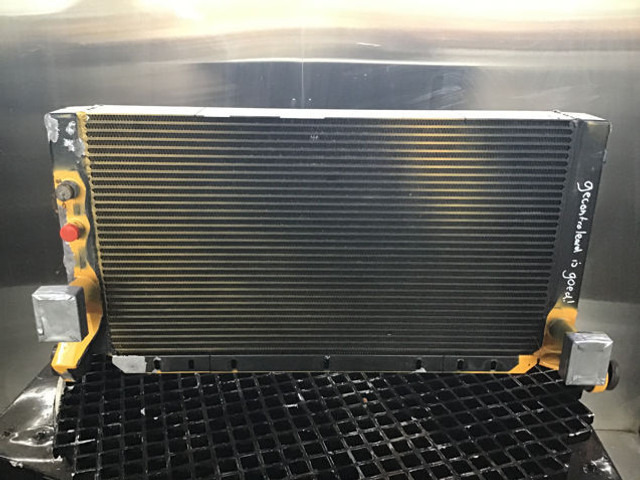 Liebherr R924 LC / R924 NLC / R924 SLC / R924 WLC / R926 LC / R926 NLC / R926 SLC / R926 WLC - Oil cooler: picture 1 Liebherr R924 LC / R924 NLC / R924 SLC / R924 WLC / R926 LC / R926 NLC / R926 SLC / R926 WLC - Oil cooler: picture 1