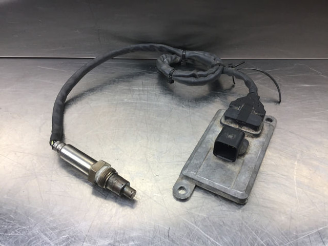 Liebherr R966 LC-V / R936K-SLC / R946 - Sensor: picture 2 Liebherr R966 LC-V / R936K-SLC / R946 - Sensor: picture 2