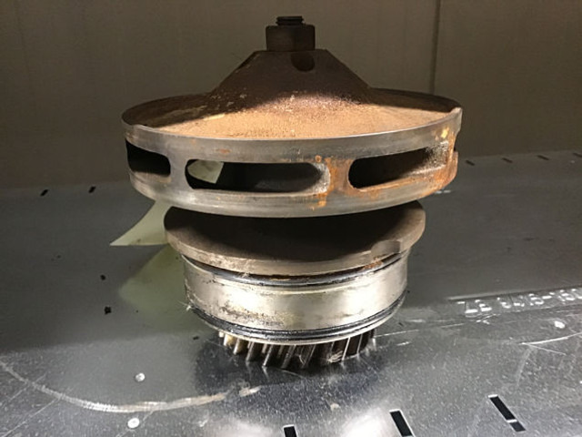 Liebherr Waterpump - Coolant pump: picture 2 Liebherr Waterpump - Coolant pump: picture 2