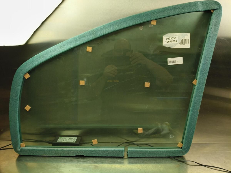 Liebherr Window Glass - Window and parts: picture 1 Liebherr Window Glass - Window and parts: picture 1