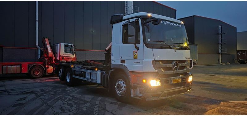 Mercedes-Benz ACTROS HAAKARM PALFINGER (PK 4501) + RETARDER - Hook lift truck: picture 3 Mercedes-Benz ACTROS HAAKARM PALFINGER (PK 4501) + RETARDER - Hook lift truck: picture 3