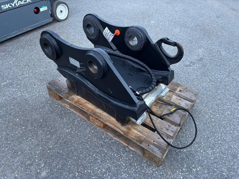 Cat S 80 Quick Coupler - Quick coupler for Construction machinery: picture 3 Cat S 80 Quick Coupler - Quick coupler for Construction machinery: picture 3